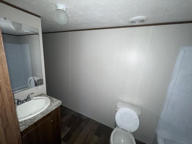 Building Photo - 555 Crandlemire Rd