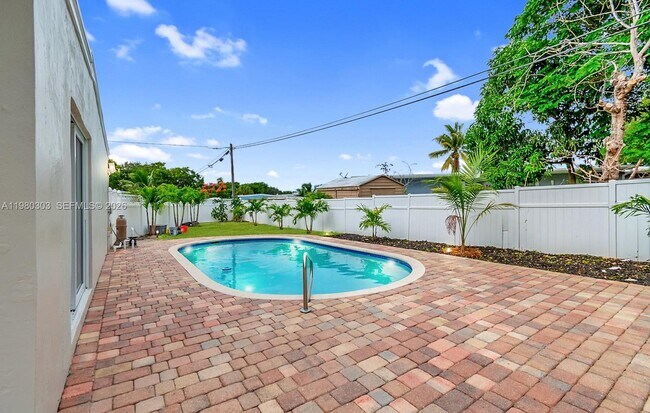 Building Photo - 3137 SW 15th St