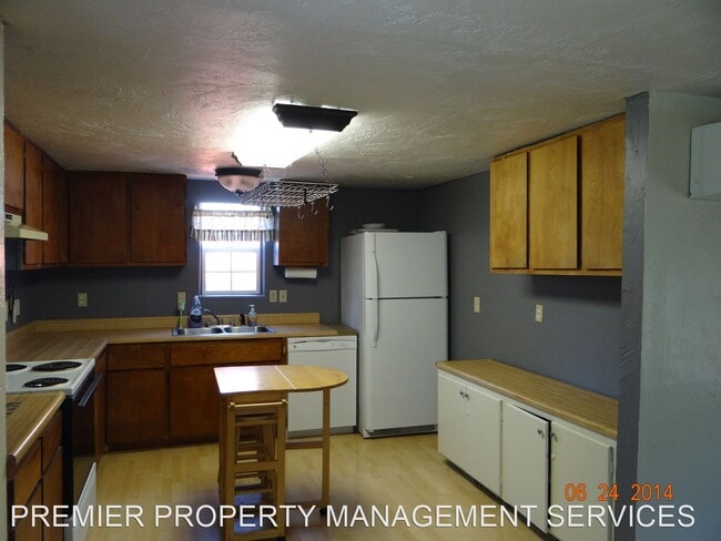 Building Photo - 3 br, 2 bath House - 902 25th Place