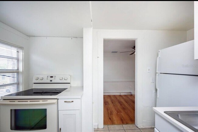 Building Photo - 1701 14th Ave S