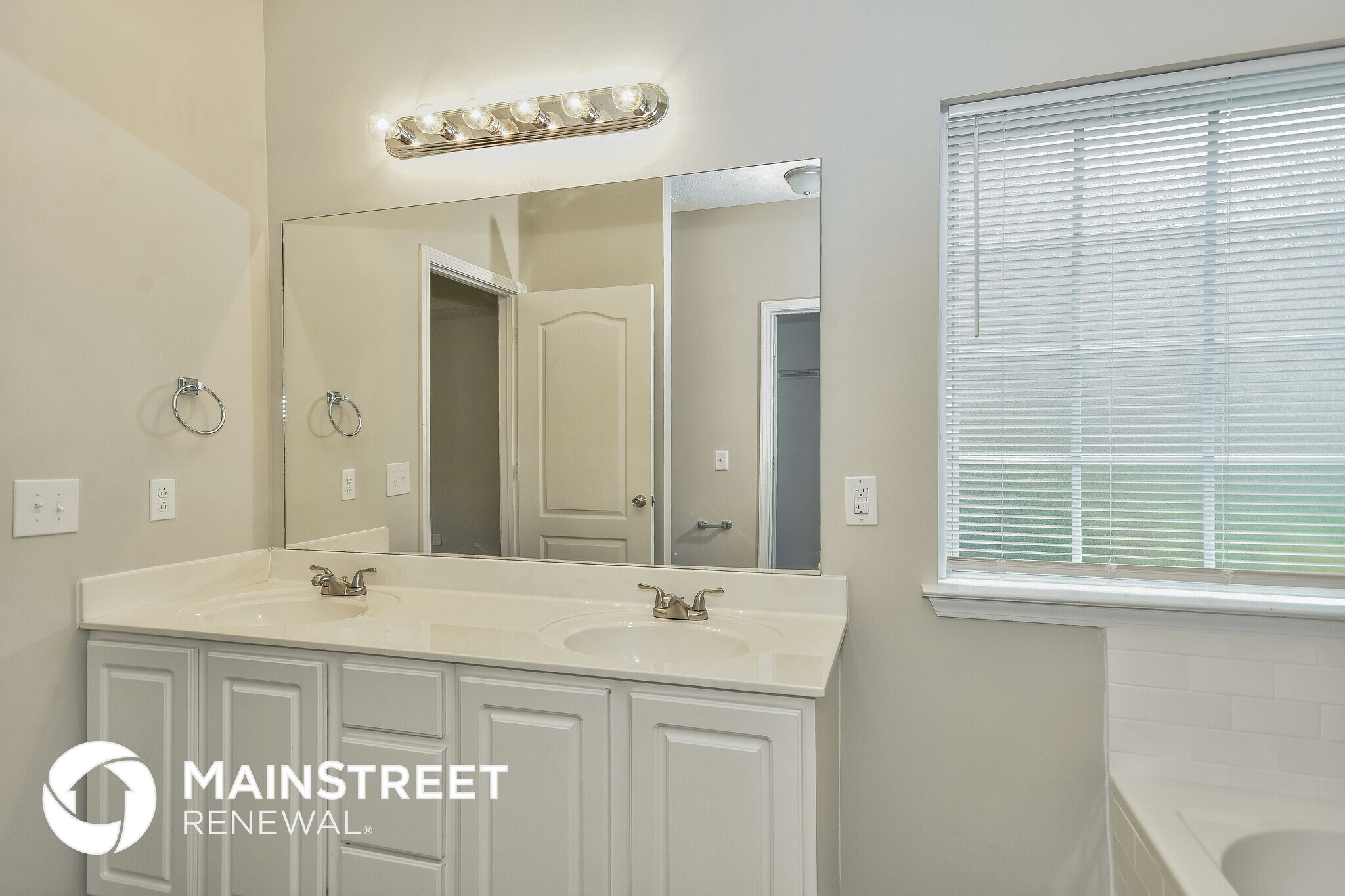 Building Photo - 2316 Broadview Dr