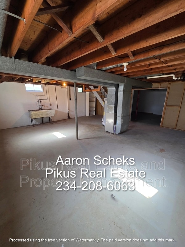 Building Photo - 3647 Albrecht Ave