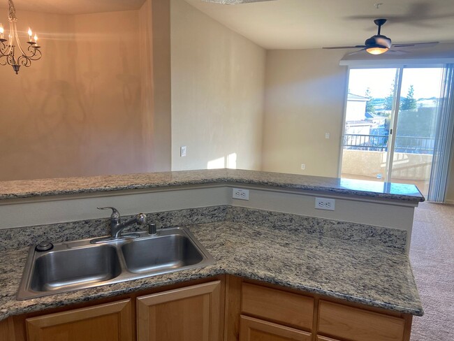 Building Photo - Gated 2 Bdrm, 2 Bath Condo in Folsom Madro...