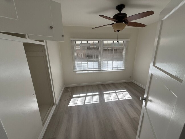 Building Photo - Beautiful 2 Bedroom Belmont Shore Apartment for Rent - Garage Parking Included!