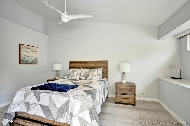 Building Photo - 5355 10th Fairway Dr