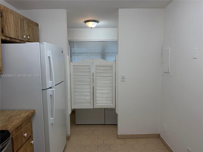 Building Photo - 1540 NW 93rd Ave
