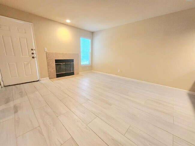 Building Photo - 7685 Northcross Dr