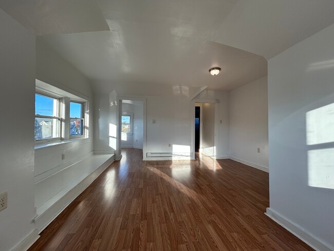 Bedroom3 p3 - 225 S Main Ave