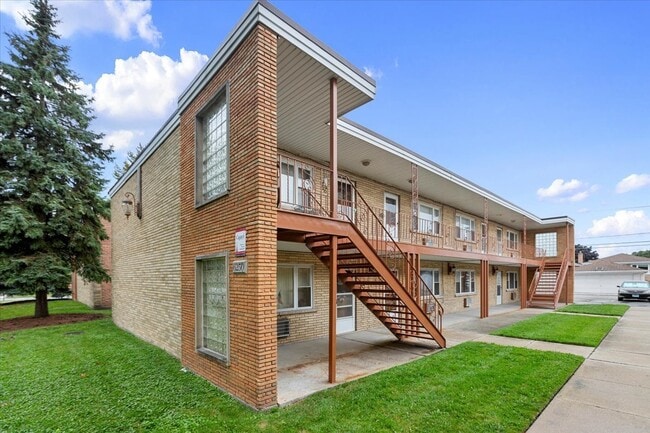 Primary Photo - 6200 W 64th Pl