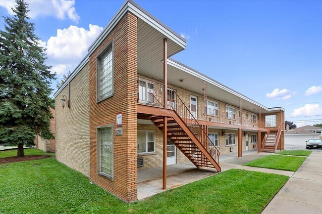 Building Photo - 6256 W 64th Pl