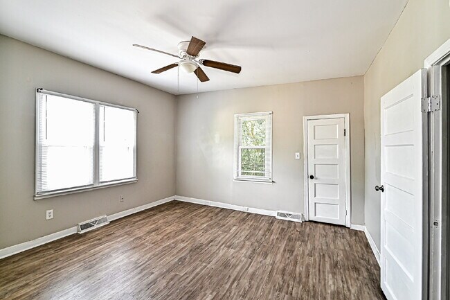 Building Photo - 5224 Ridgeway St