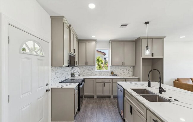 Building Photo - 3 Bed | 2 Bath in North Tulsa!