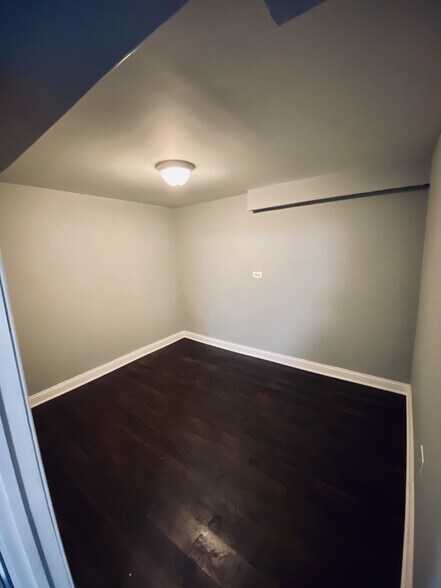 Building Photo - 5639 S Fairfield Ave