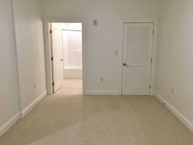 Building Photo - 875 Elm St