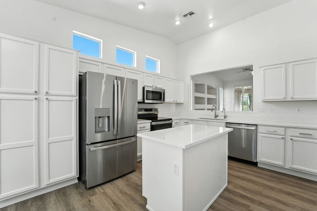 Building Photo - Fully Remodeled 2BR + Den in Trilogy at Po...