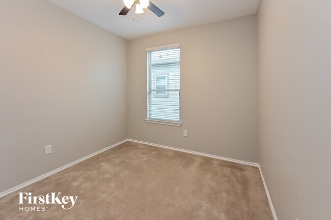 Building Photo - 14711 Myrtle Point Dr