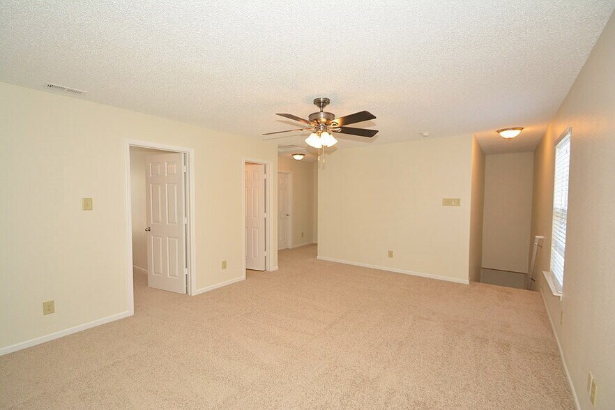 Building Photo - 15459 Border Dr