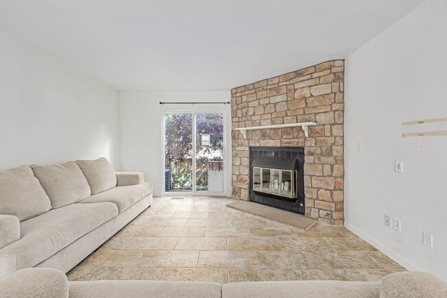 Building Photo - 8066 S Columbine Ct