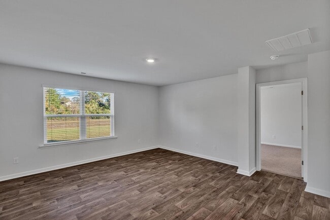 Building Photo - Move in Special- move-1/2 off the first month's rent with a lease signed by 12/31!!!