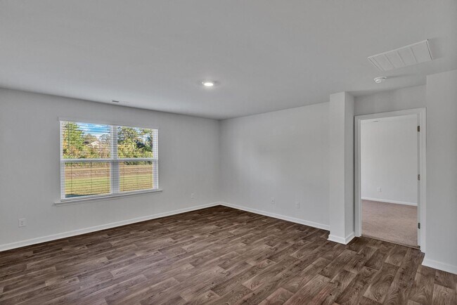 Building Photo - Move in Special- move-One Month Waived Rent with a lease signed by 12/31!!!