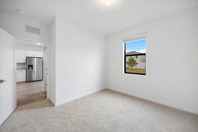 Building Photo - 713 SE 15th Ave