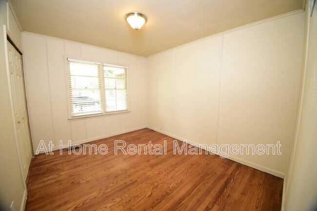 Building Photo - 2513 S Sandusky Ave