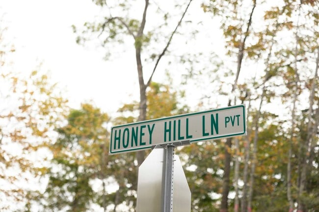 Building Photo - 2 Honey Hl Ln