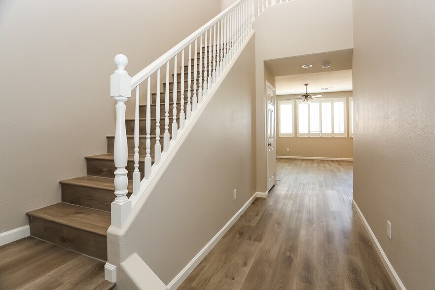 Building Photo - 5284 Vine Hill Ct