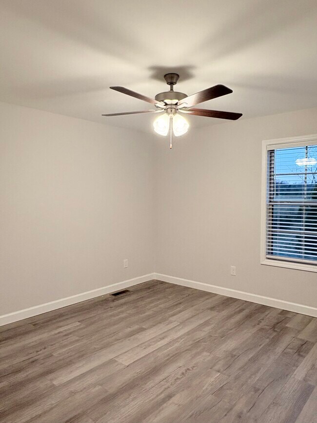 Building Photo - 869 Rodeo Ln