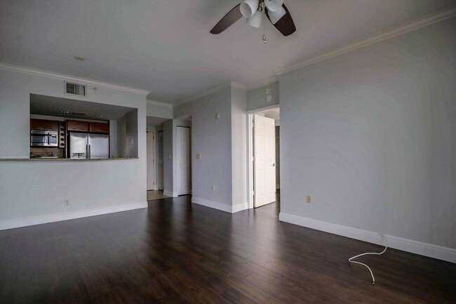 Building Photo - 511 Lucerne Ave