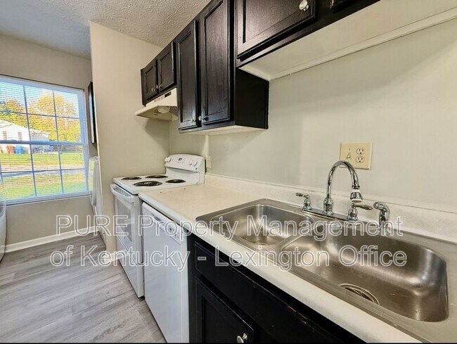 Building Photo - 222 Buffalo Trce