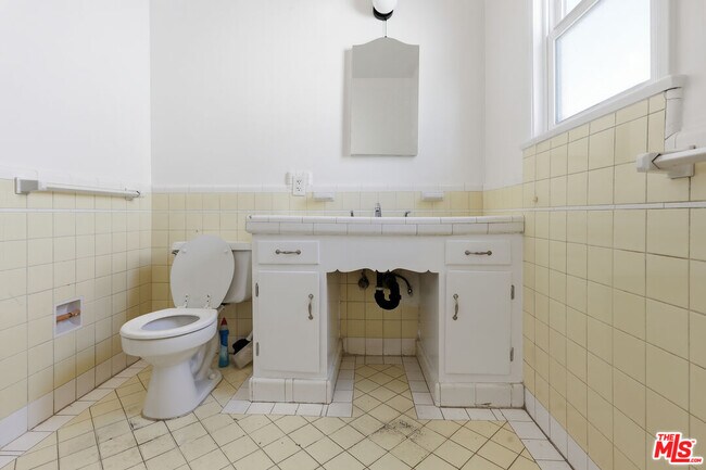 Building Photo - 111 N Harper Ave