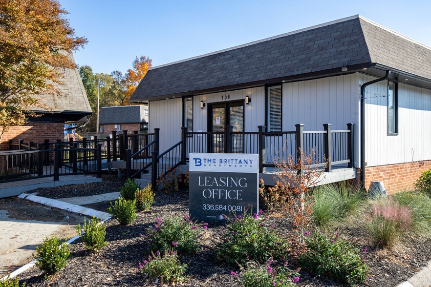 Primary Photo - Huffman Mill Townhomes