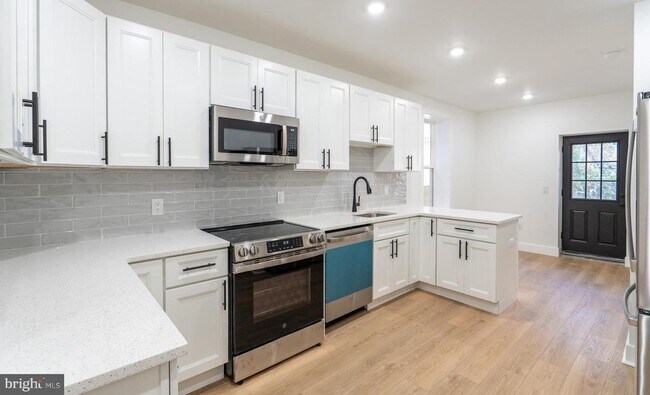 Building Photo - 1824 N Bouvier St