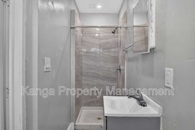 Building Photo - 887 7th St