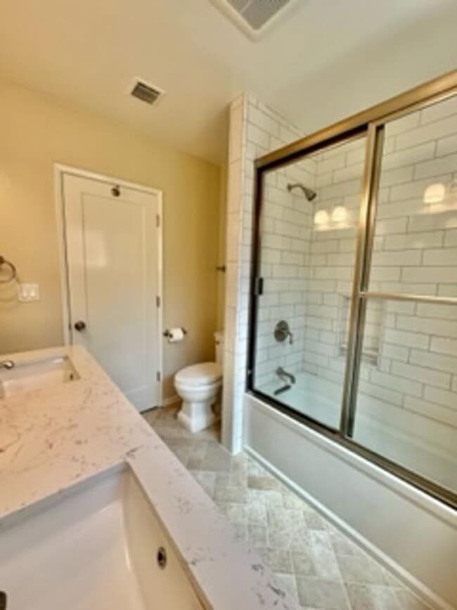 Building Photo - Beautiful Home in a Lovely Neighborhood! Available Spacious 2 Bedroom and Two Bathroom!