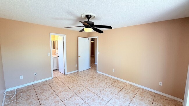 Building Photo - Cozy 2 BR / 2 BA Duplex