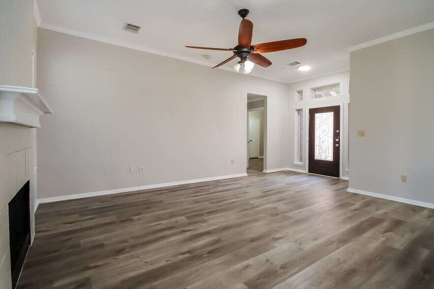 Building Photo - 13553 Miller Ln