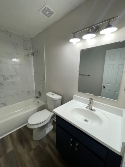 Building Photo - 9245 Colony Dr NW