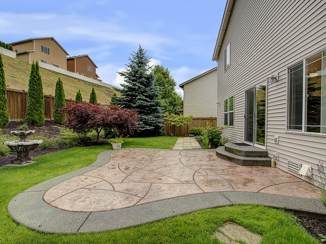 Building Photo - Bright and Sunny Two Story Monroe Three Be...