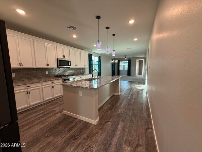 Building Photo - 9458 Thatcher Ave