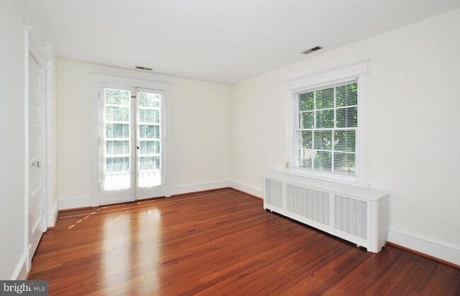 Building Photo - 3752 Kanawha St NW