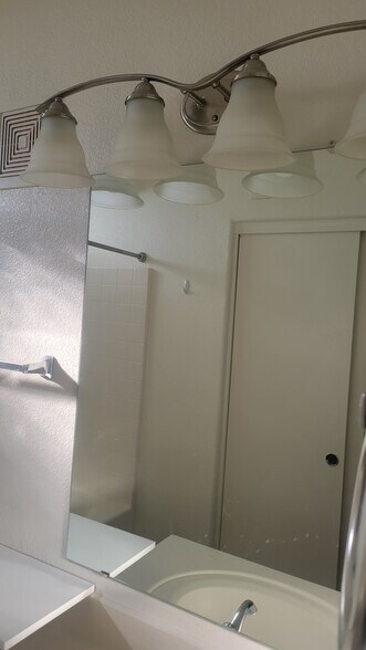 Building Photo - 2401 E Rio Salado Pky