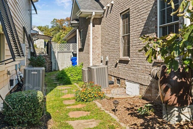 Building Photo - 7 James St