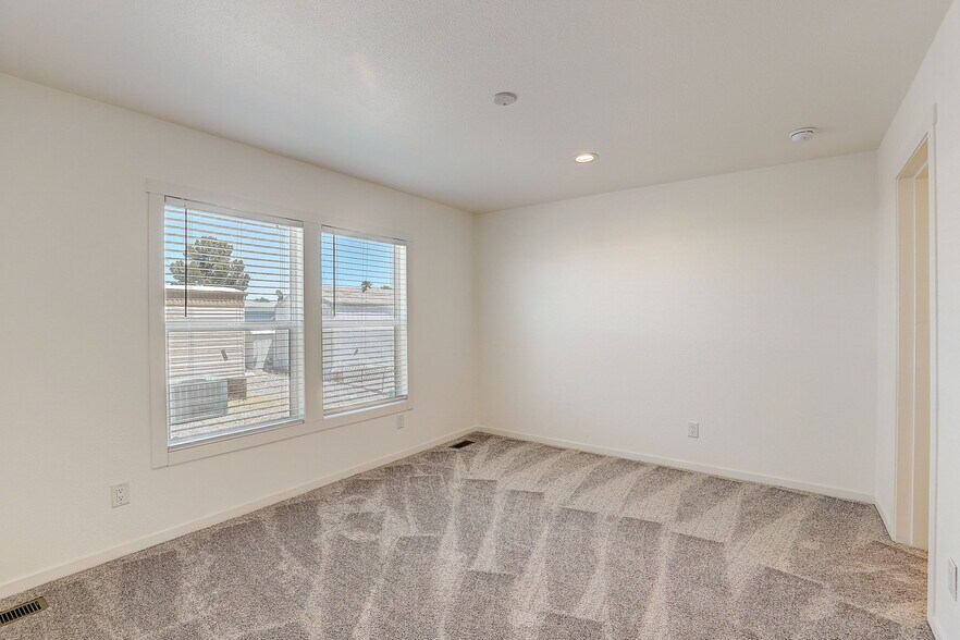 Building Photo - 2627 S Lamb Blvd