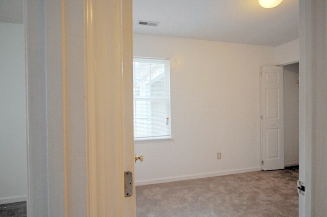Building Photo - Cozy 3 Bed, 2 Bath Home in Ridgewood!