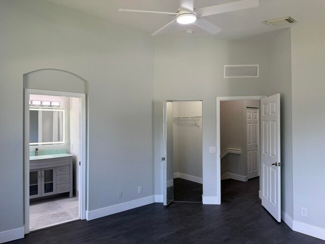 Building Photo - 3251 Laurel Ridge Cir