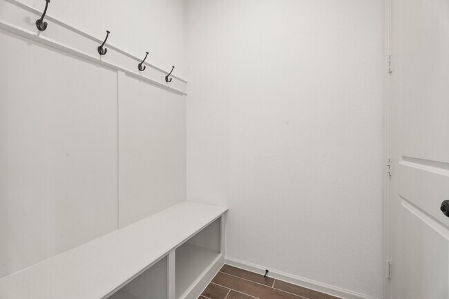 Building Photo - 4918 Morrison Dr