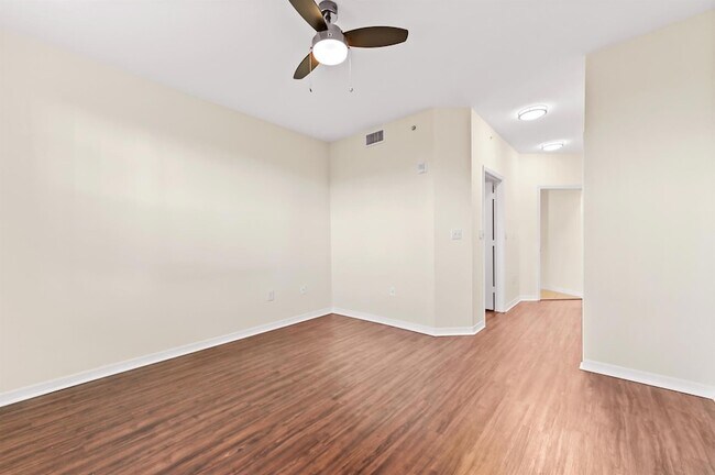 Building Photo - 15105 Michelangelo Blvd