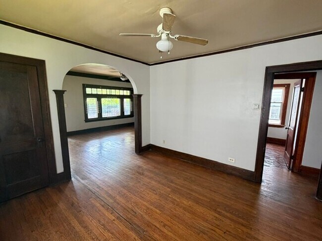 Building Photo - 3376 W 95th St
